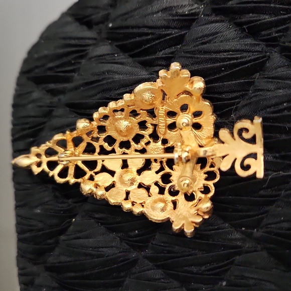 ⭐️Vintage signed MYLU gold tone Christmas Tree Brooch! Approx 2.5 in - Picture 6 of 6